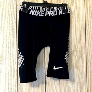 Mean Nike Pro size M